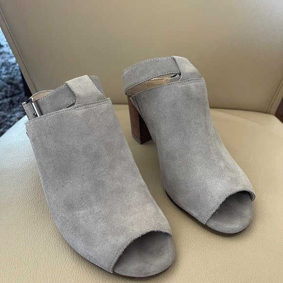 Vionic Kaia Peep Toe Light Gray Suede Ankle Strap - Picture 2 of 4